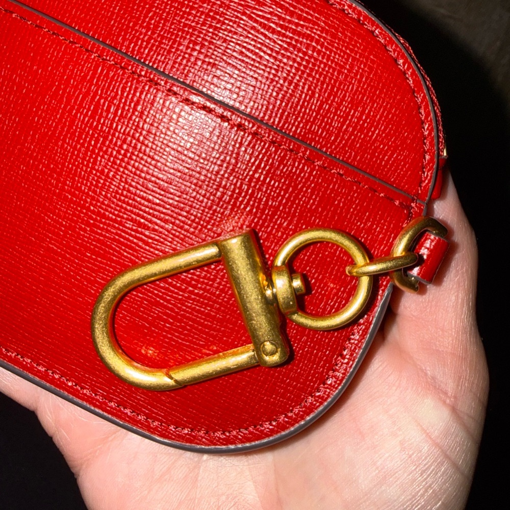 Like new Tory Burch ROBINSON CARD CASE KEY RING - Picture 7 of 14